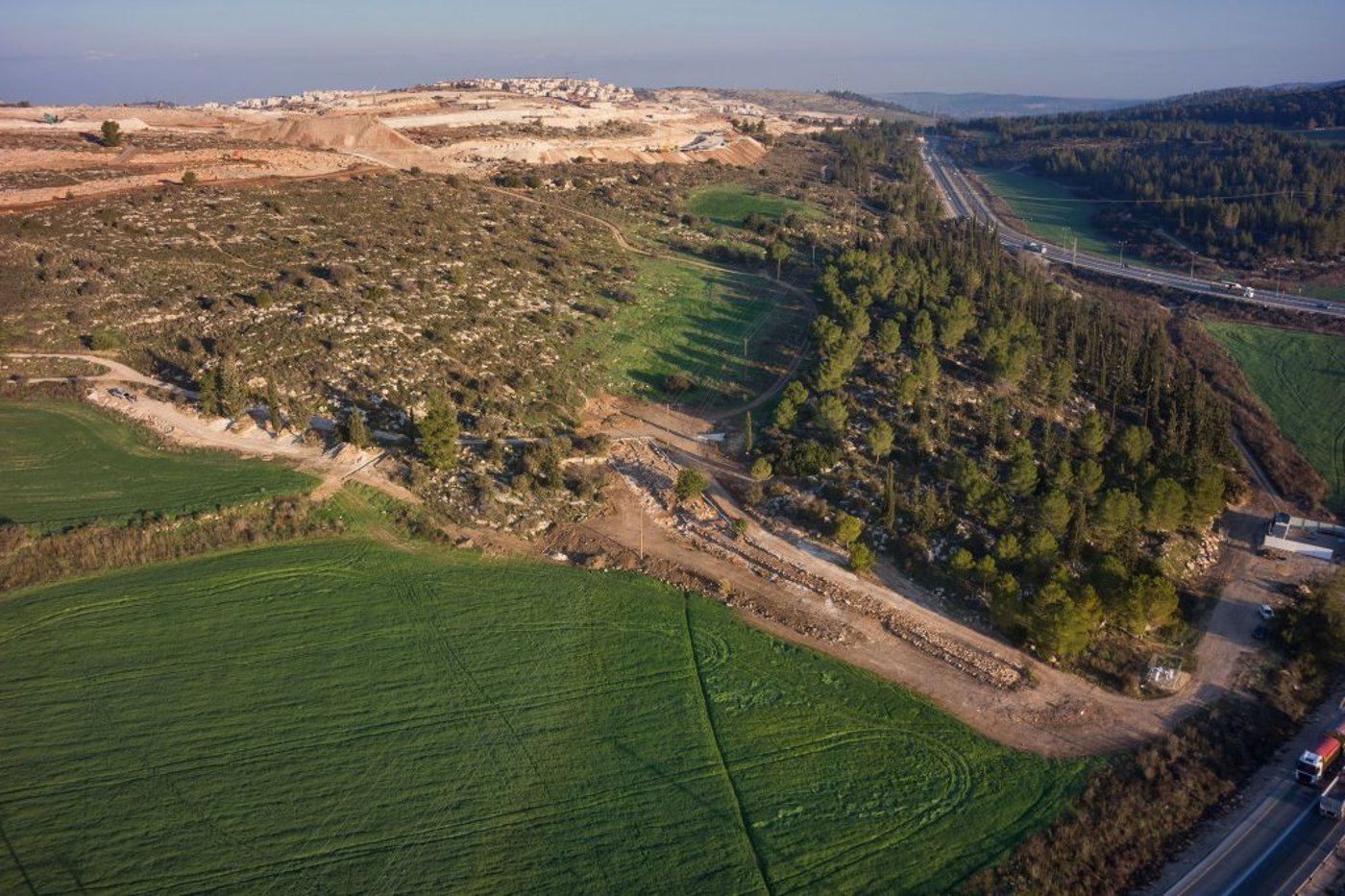 צילום אווירי של הדרך. קרדיט: חברת גריפין צילום אוירי, באדיבות רשות העתיקות