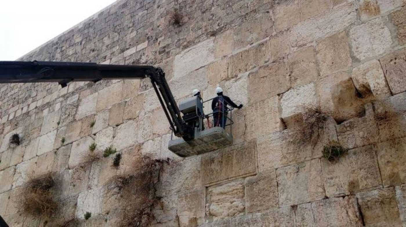 תיעוד: בדיקת יציבות אבני הכותל