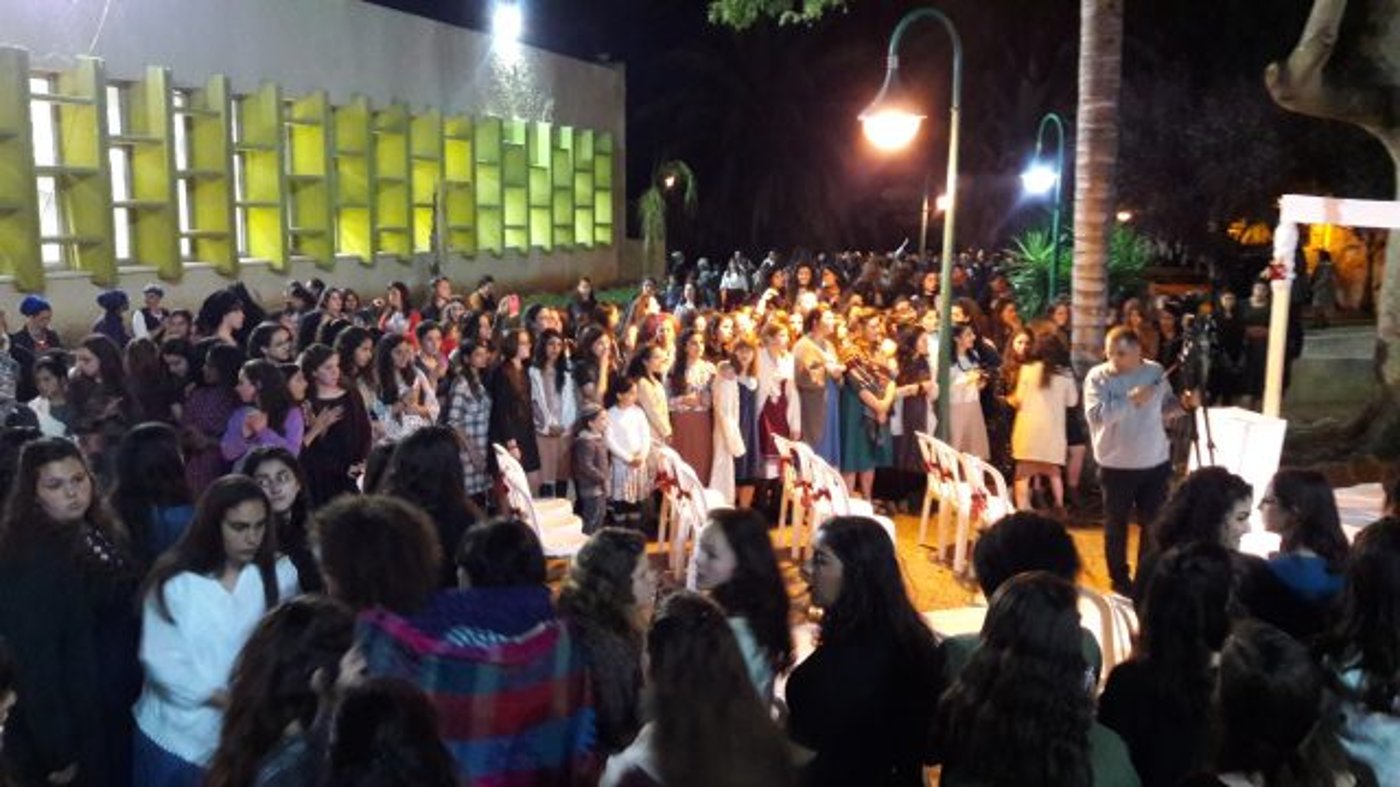 חסד אמיתי: חתונה לזוג גרים באולפנת כפר פינס