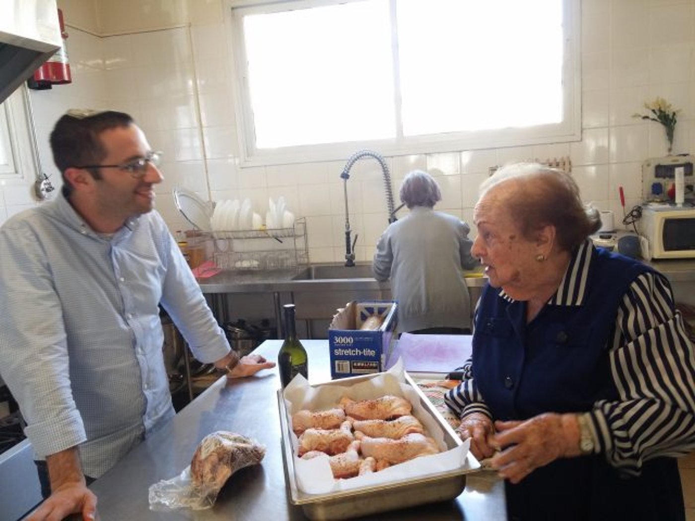 יונתן ועדה ברגע של שיחה על החיים