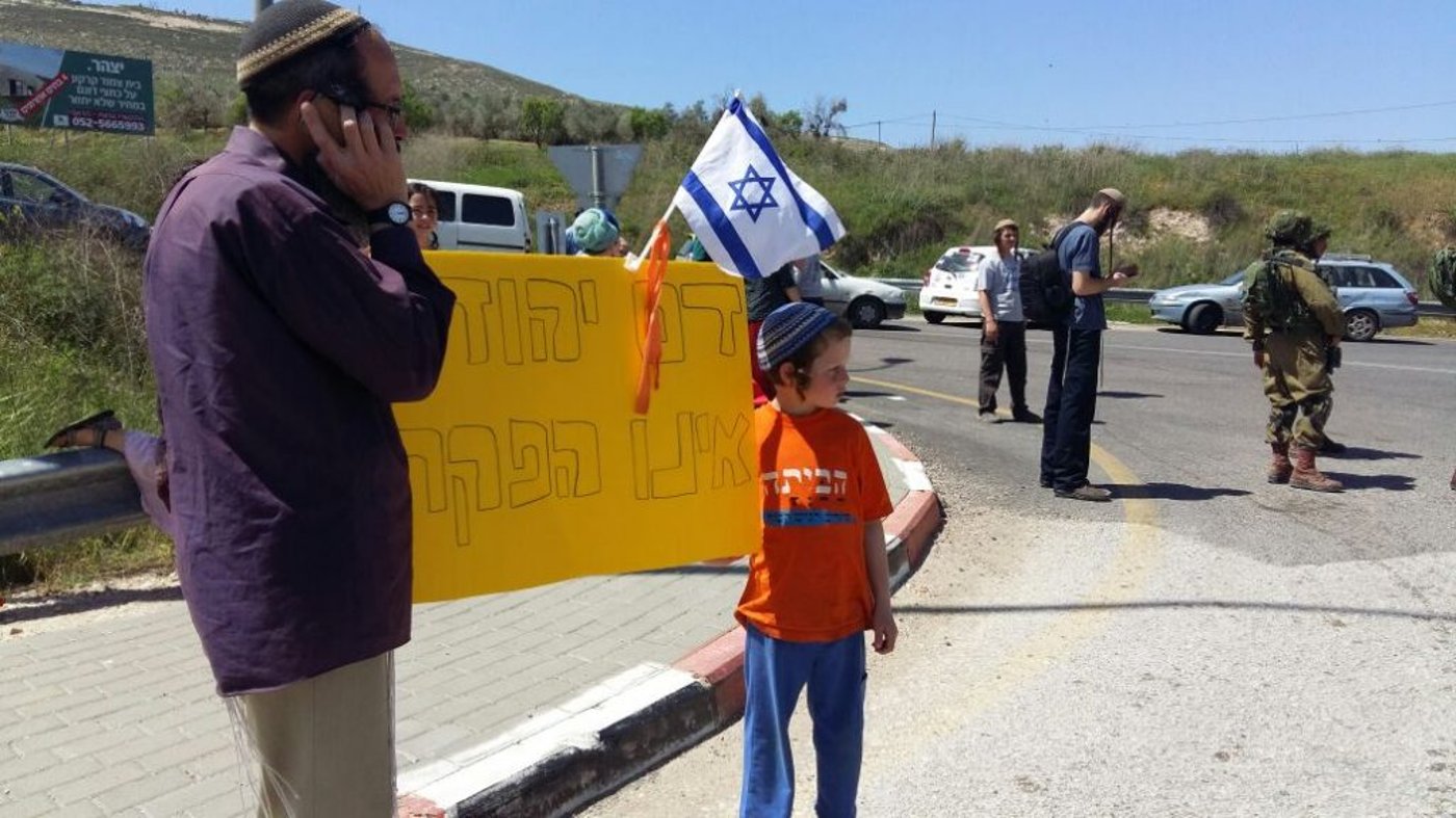 בעקבות הרצח: תושבי יצהר חסמו את הכביש לערבים