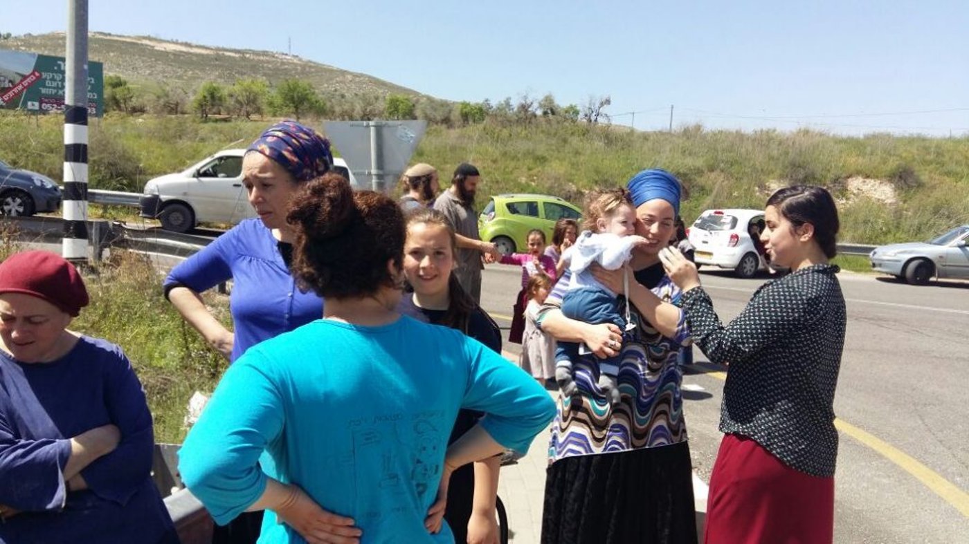 בעקבות הרצח: תושבי יצהר חסמו את הכביש לערבים