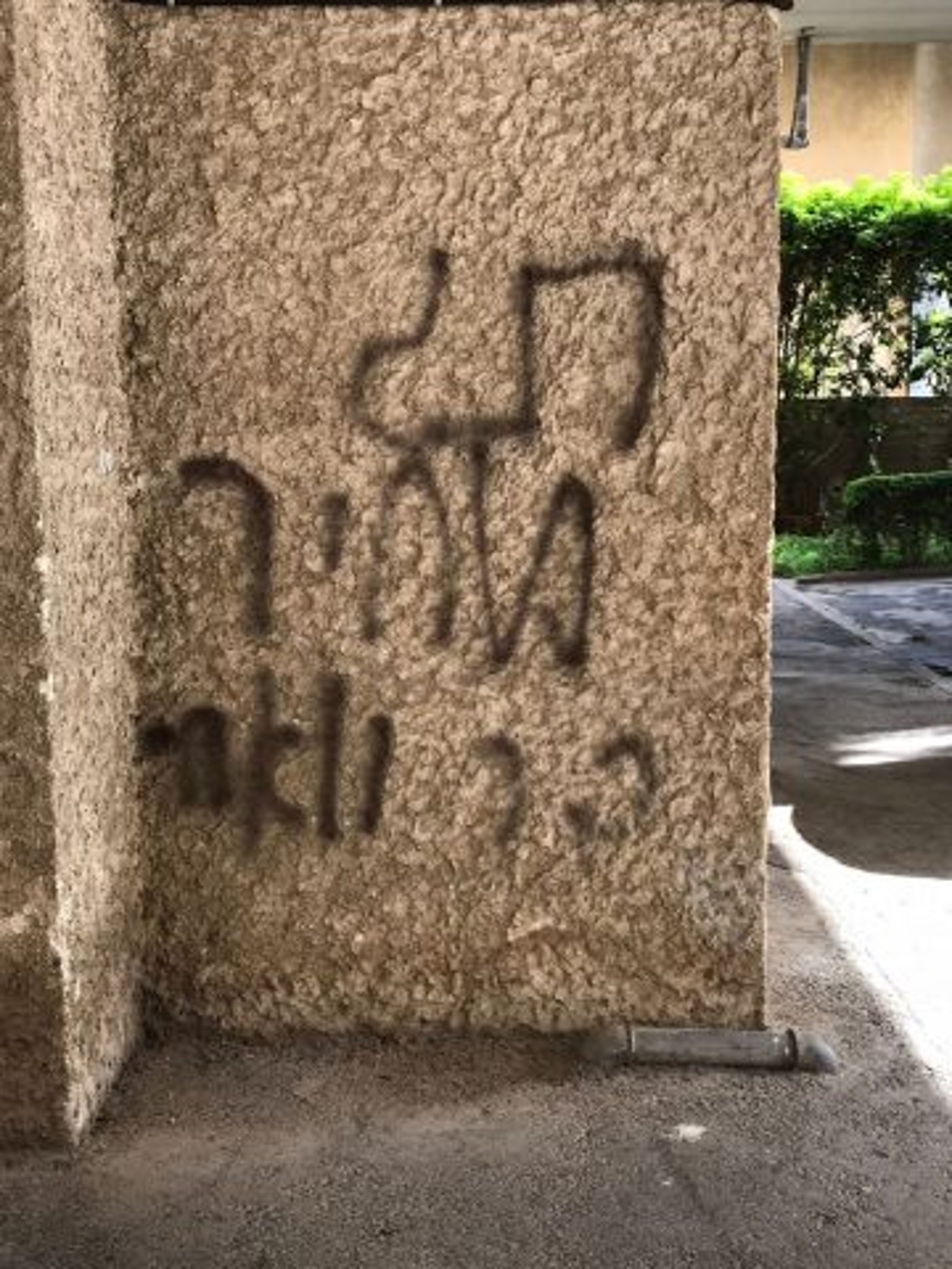 תג מחיר ברמת השרון: קליע הוצמד לרכבו של ראש העיר