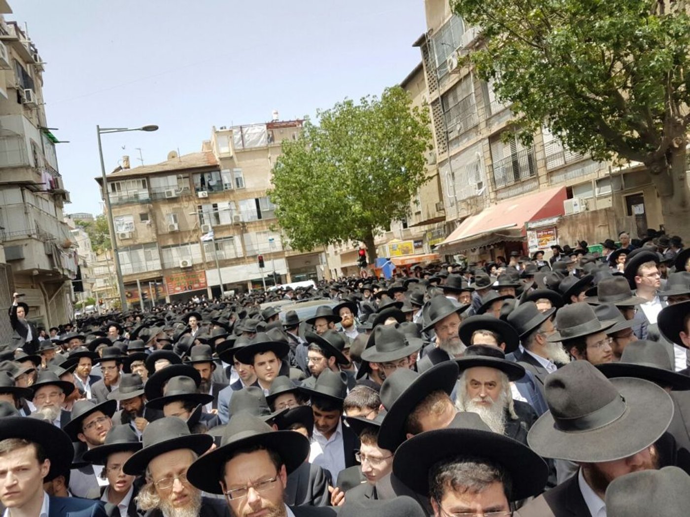 אלפים בהלווית הרב יעקב בורנשטיין בבני ברק