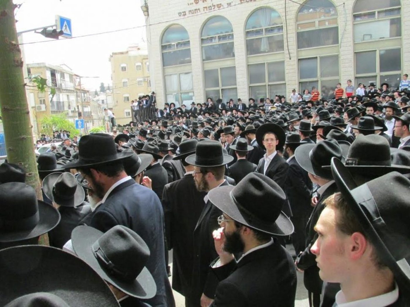 אלפים בהלווית הרב יעקב בורנשטיין בבני ברק
