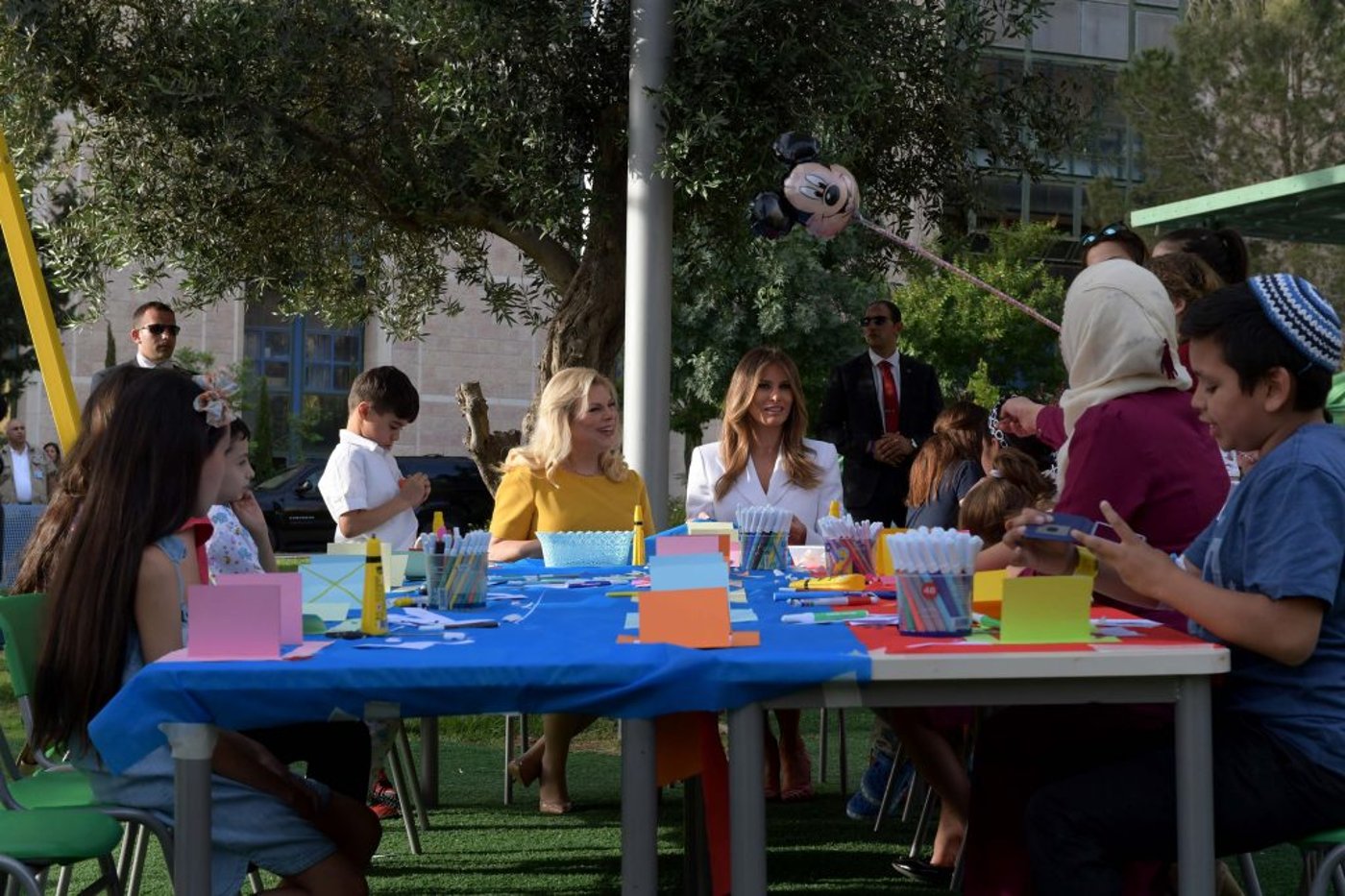 זמן הנשים: מלניה ושרה סיירו בבית החולים הדסה