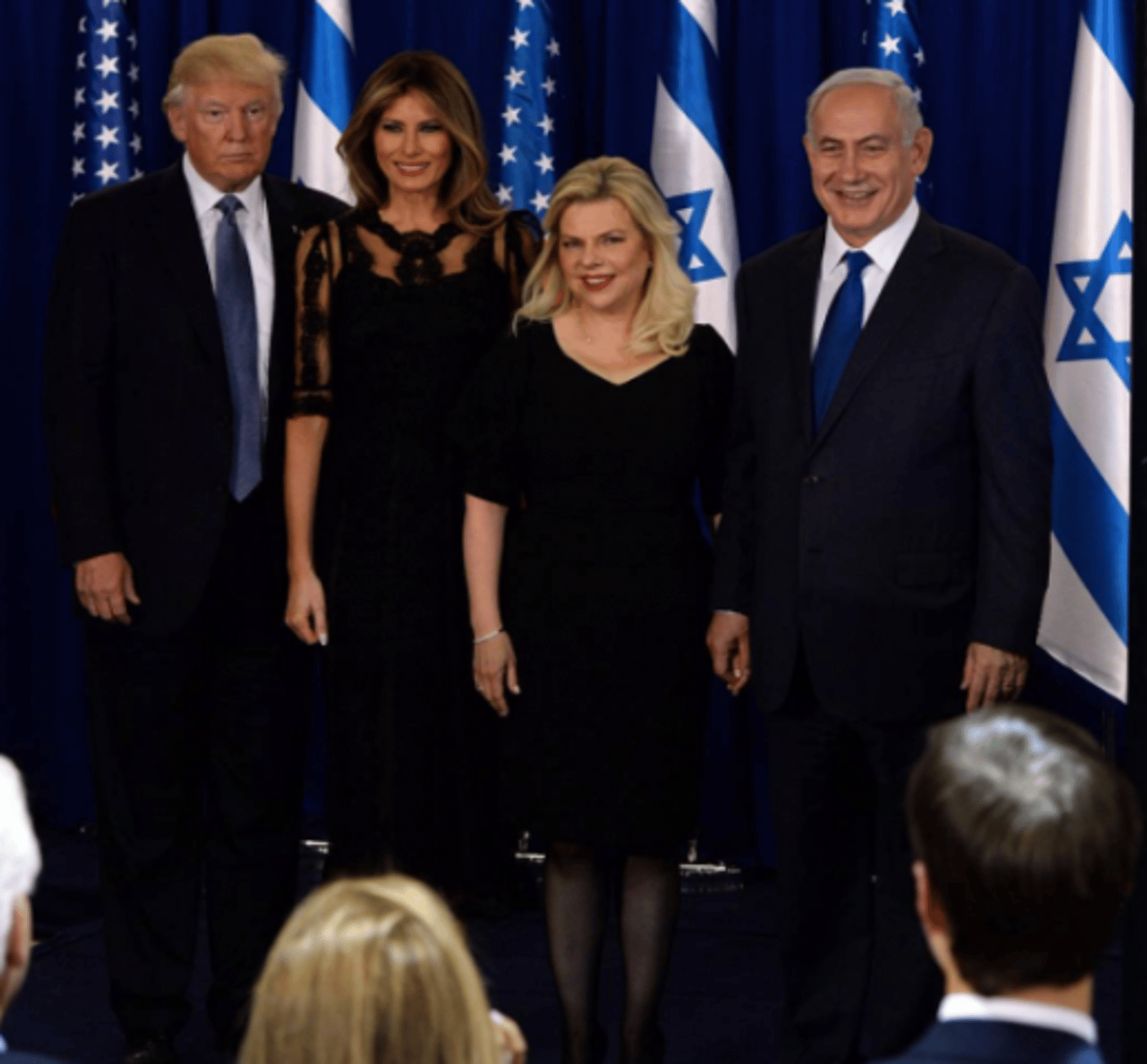 נשים בשחור וטראמפ שוב לא מתאמץ לחייך (צילום מתוך אינסטגרם)