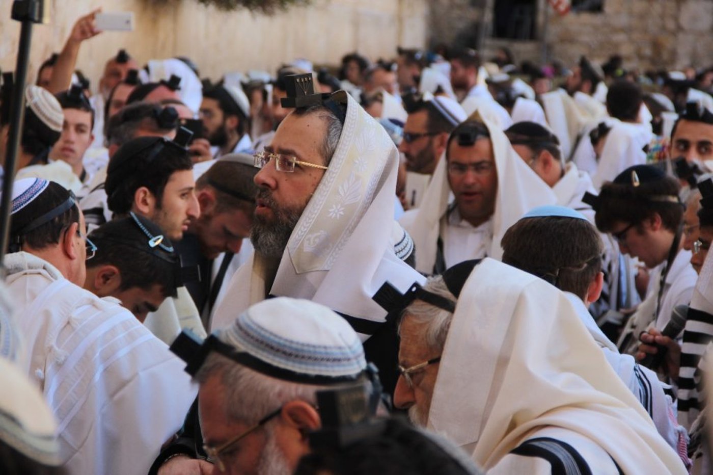 צפו: אלפים בתפילת הישיבות הסרוגות בכותל