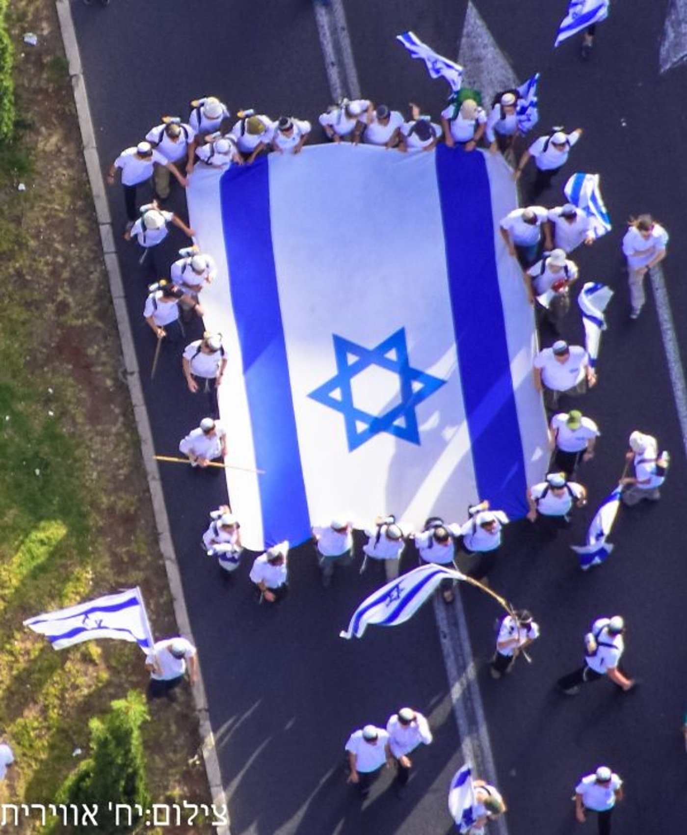 עשרות אלפי סרוגים בריקוד הדגלים בירושלים