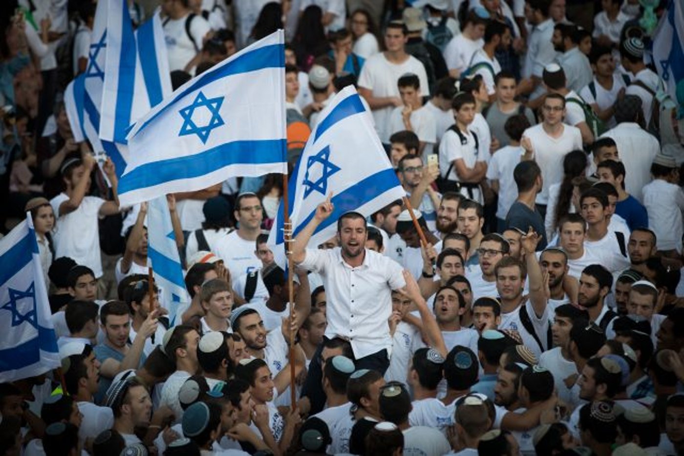 הריקודגלים, ארכיון