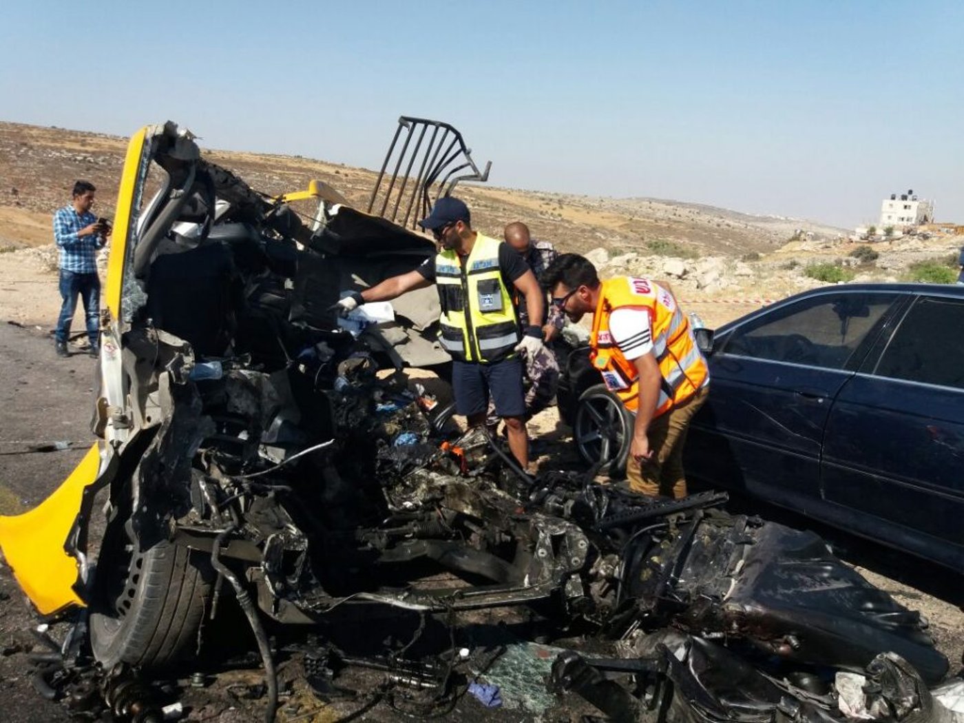 6 הרוגים. שרידי המונית הפלסטינית (דוברות זק"א)