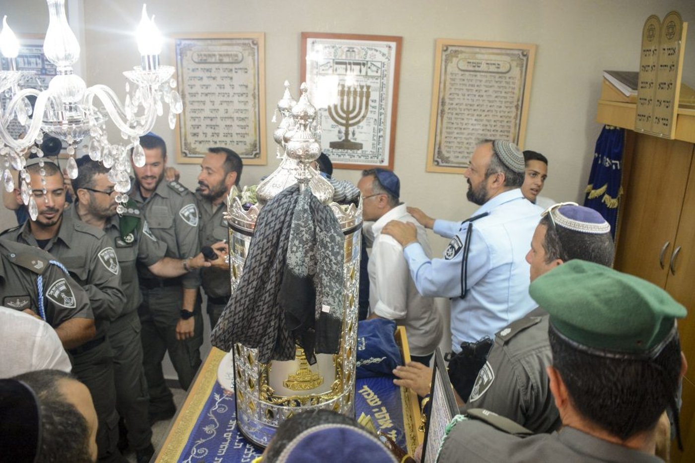 בתוך השלושים: הכנסת ספר התורה לבסיס של הדס מלכא הי"ד