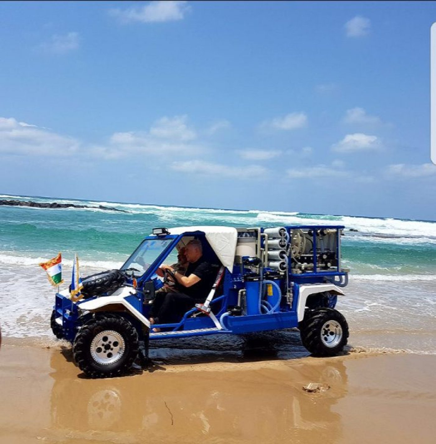 BFF: נתניהו ומודי משכשכים רגליים בחוף אולגה