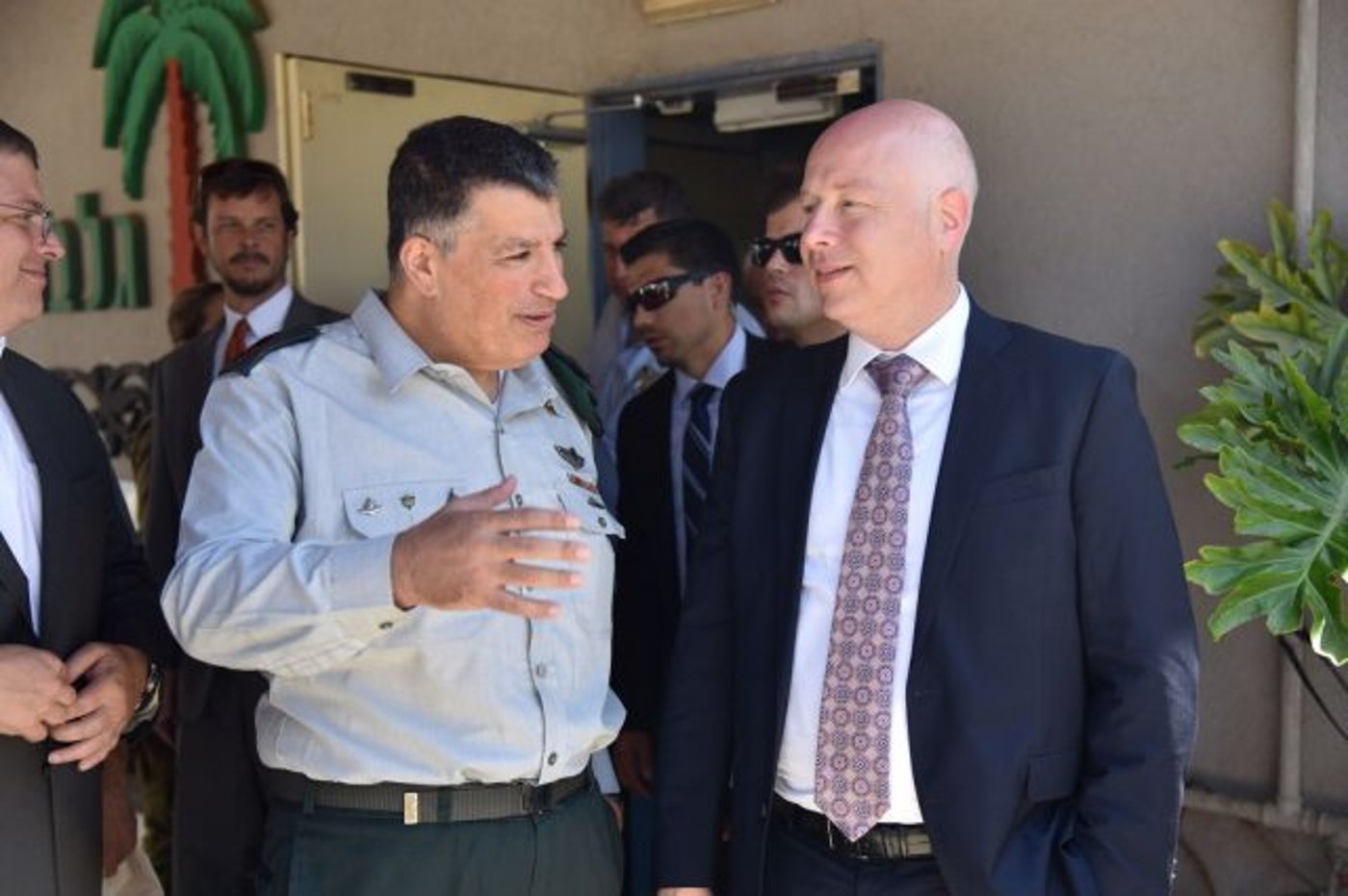 איך נראה מעבר: ג'ייסון גרינבלט לומד את השטח