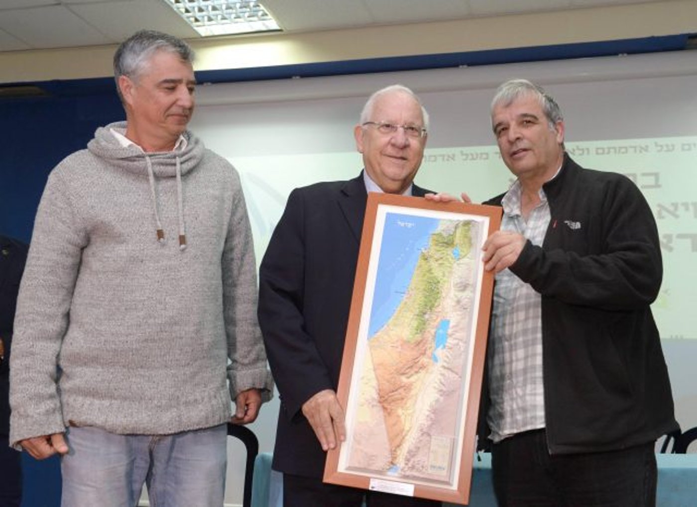 להב משמאל