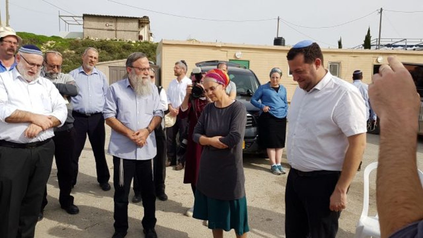 הרב דרוקמן ברך מציב גבול אלמנה בחוות גלעד. צפו