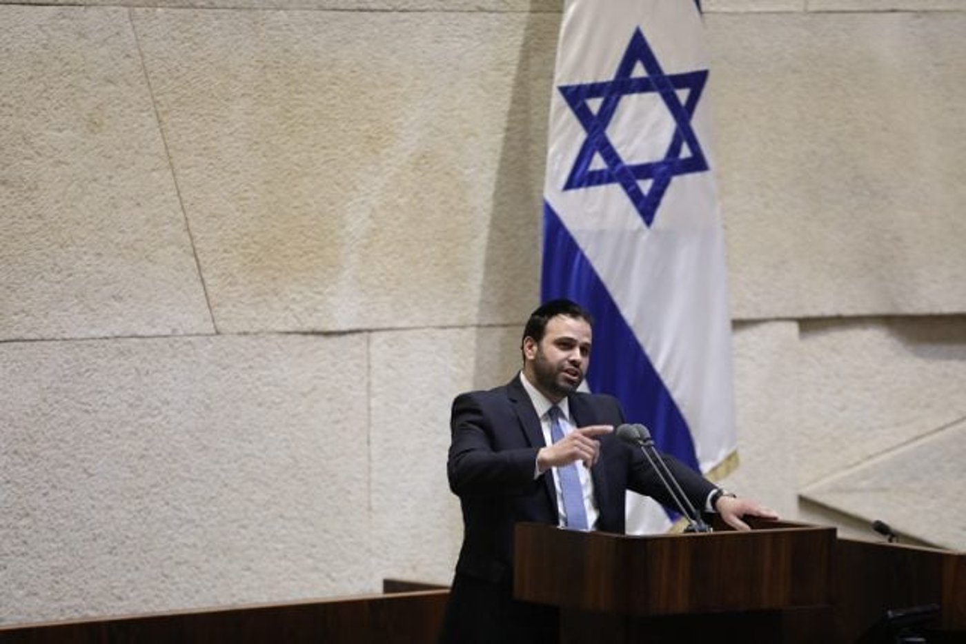 במקום אביו: ינון אזולאי הצהיר אמונים בכנסת