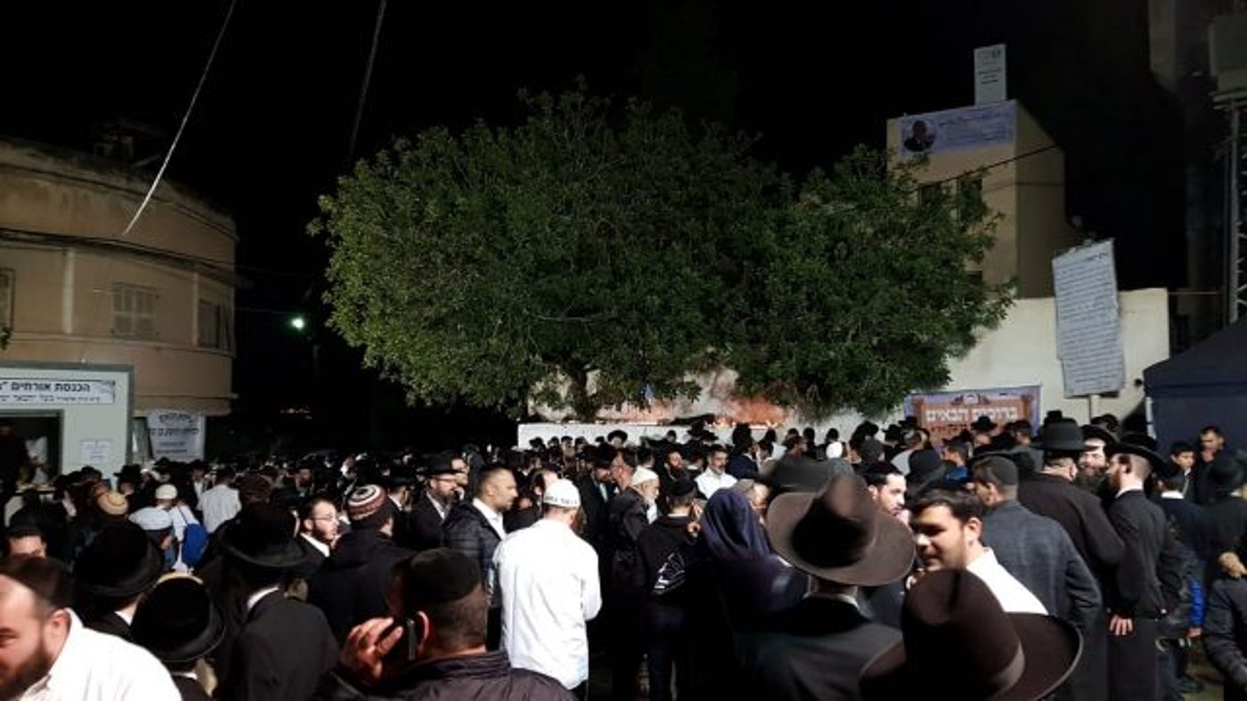 אחת הכניסות הגדולות לקבר יהושע בן נון
