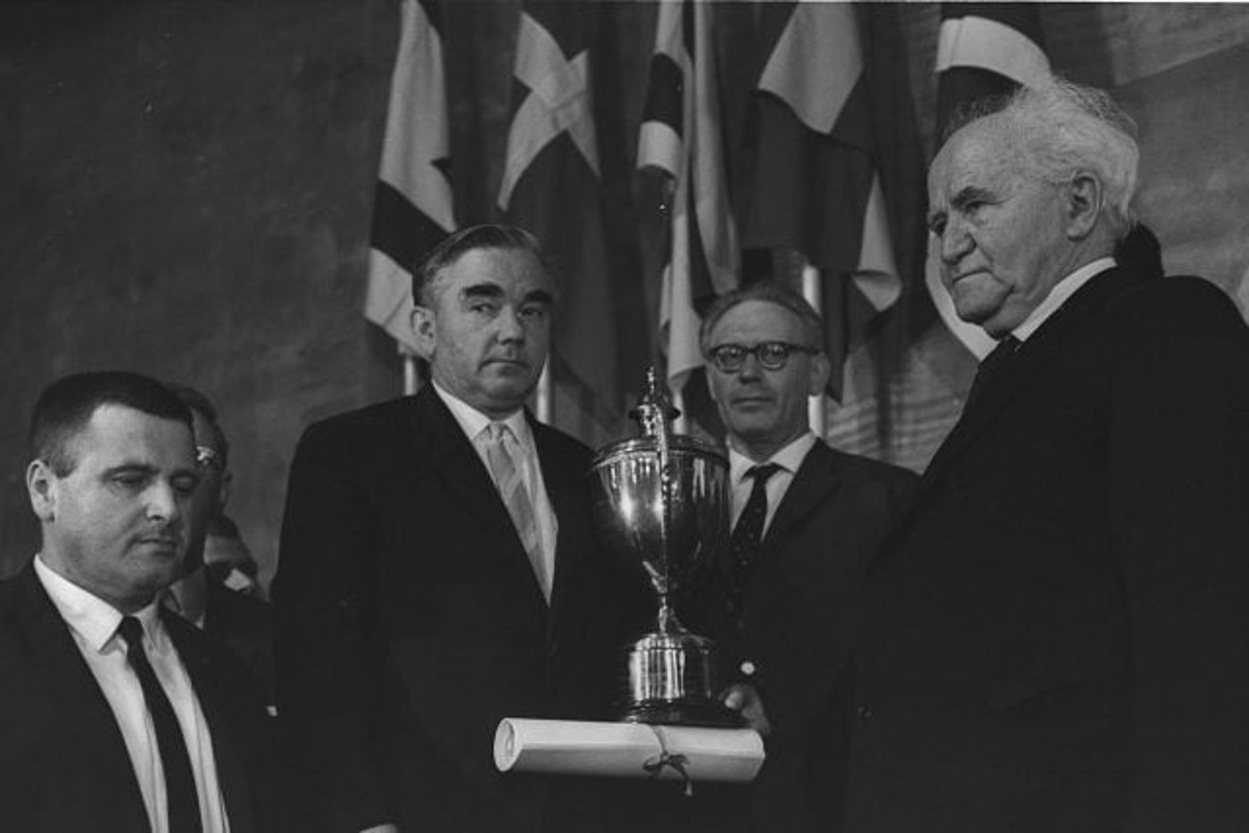 אולימפיאדת השחמט בישראל 1964. בן גוריון ולימינו מיכאל בוטביניק.