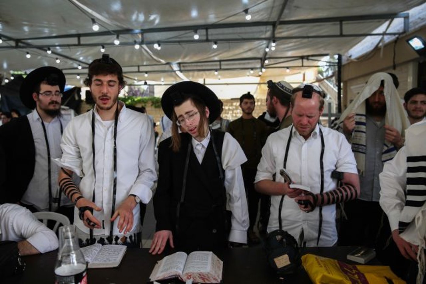 ל"ג שמח: אלפים חוגגים במירון• צפו בגלריה