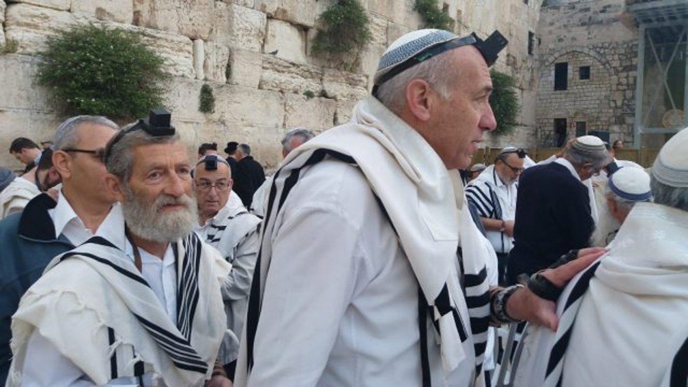 צפו: תפילת ישיבות ההסדר בכותל ביום ירושלים