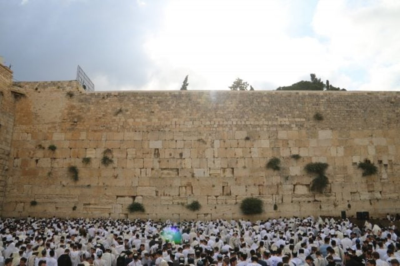 צפו: תפילת ישיבות ההסדר בכותל ביום ירושלים