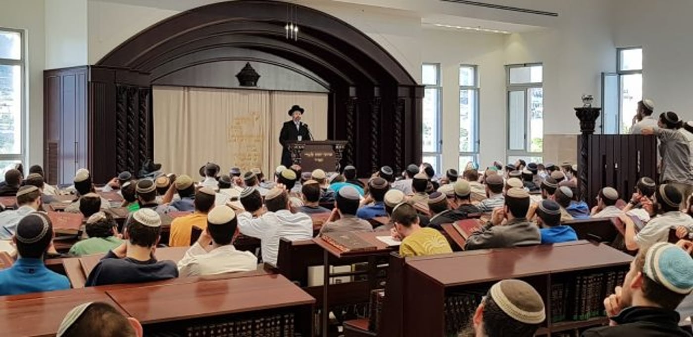 צפו הרב לאו בשיעור כללי בישיבת הר המור