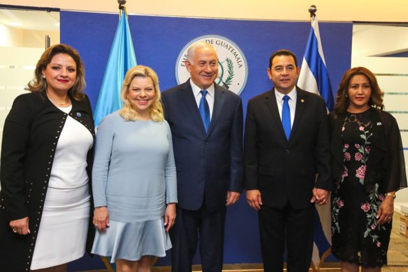 נשיא גואטמלה ורעייתו, ראש הממשלה בנימין ושרה נתניהו, ושגרירת גואטמלה בישראל