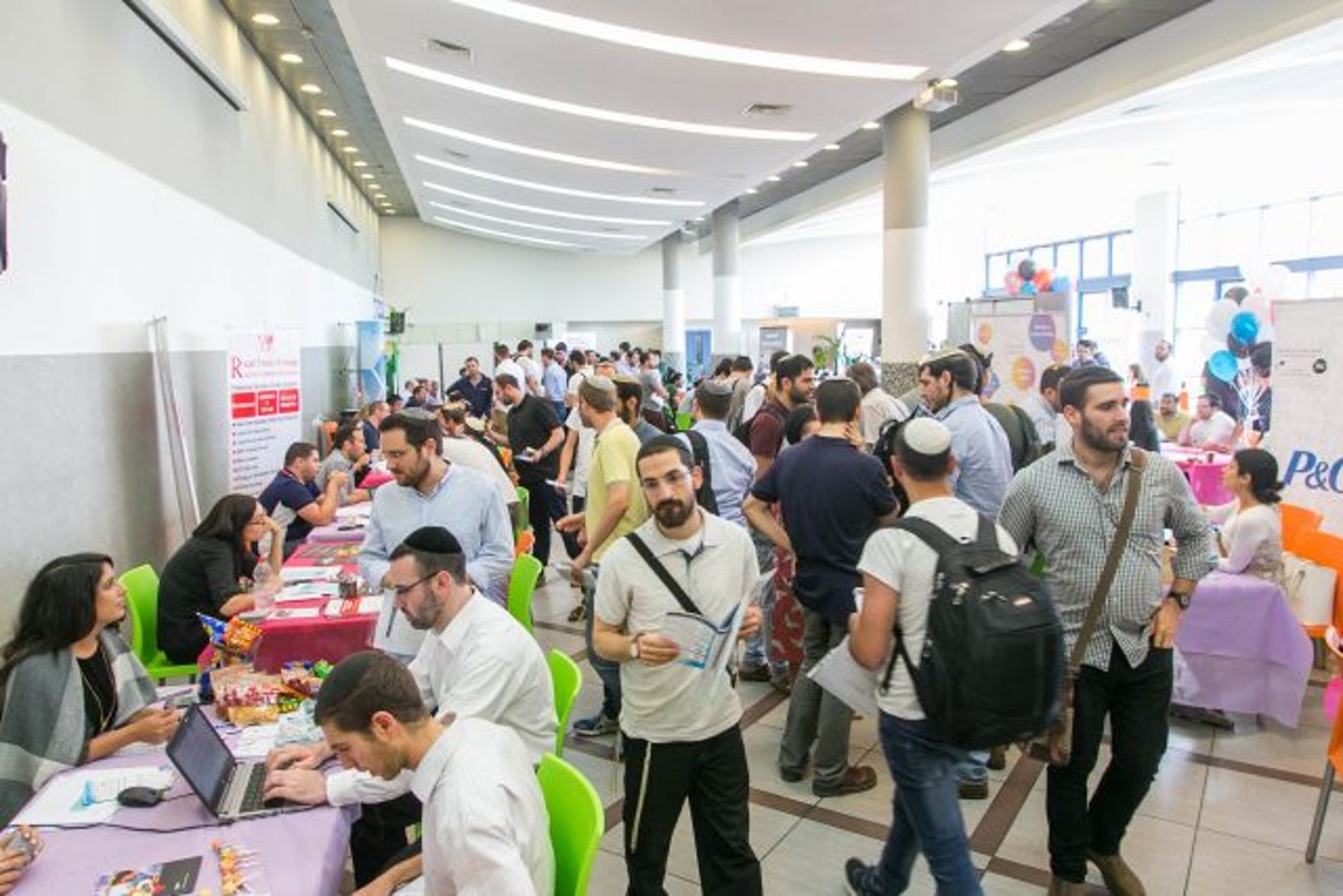 מחוברים לתעשייה: יריד השמה במרכז האקדמי לב