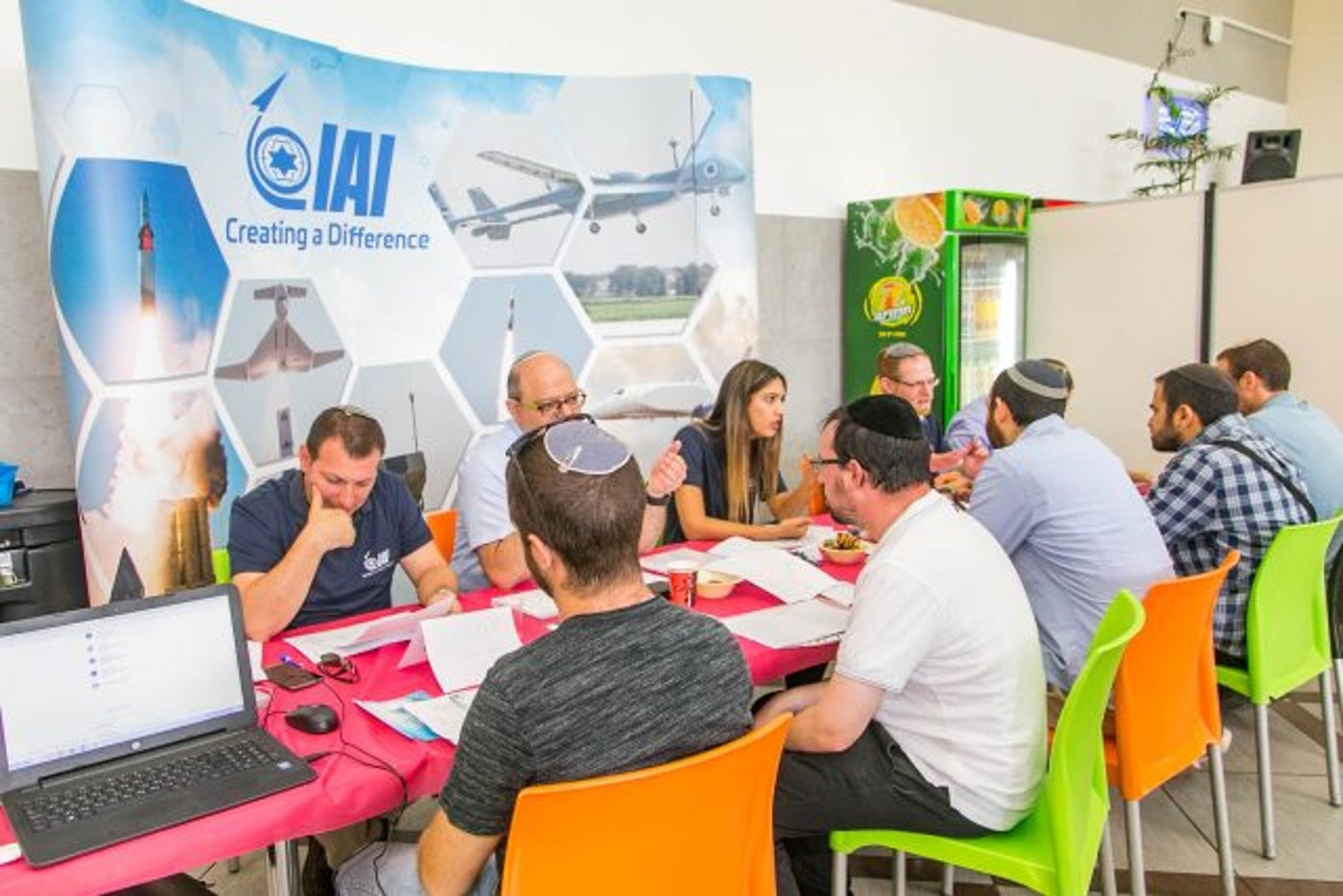 מחוברים לתעשייה: יריד השמה במרכז האקדמי לב