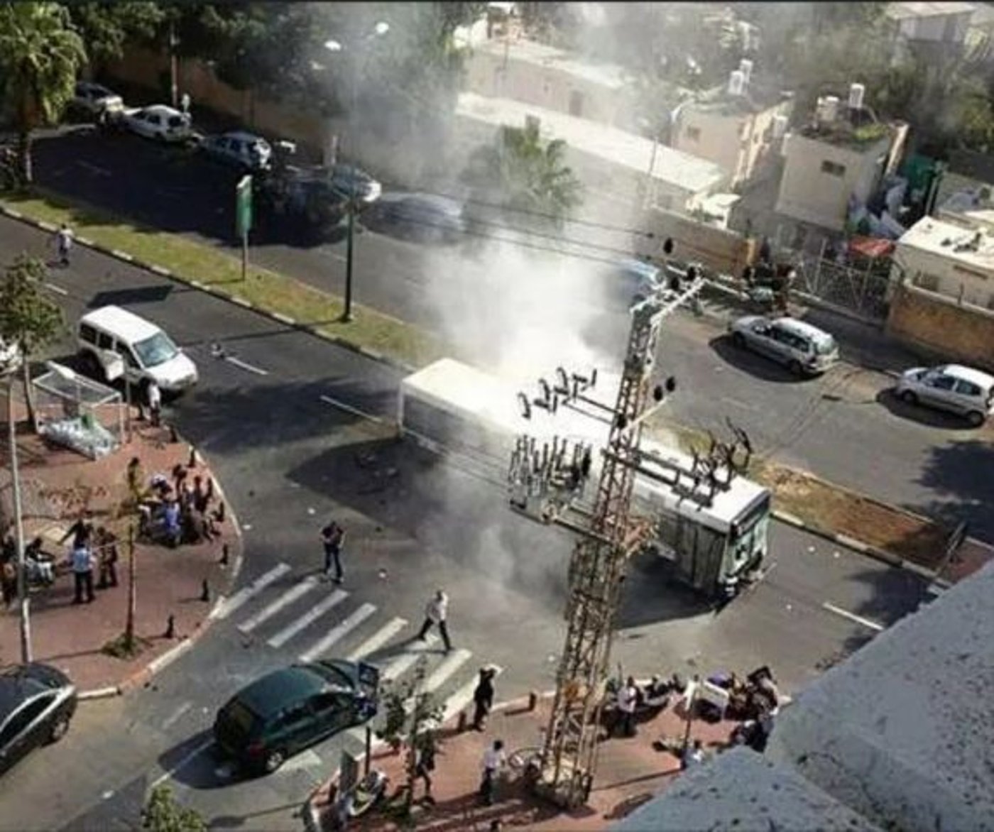 זירת הפיגוע. רחוב שאול המלך בת"א (קרדיט: דוברות משטרת ישראל)