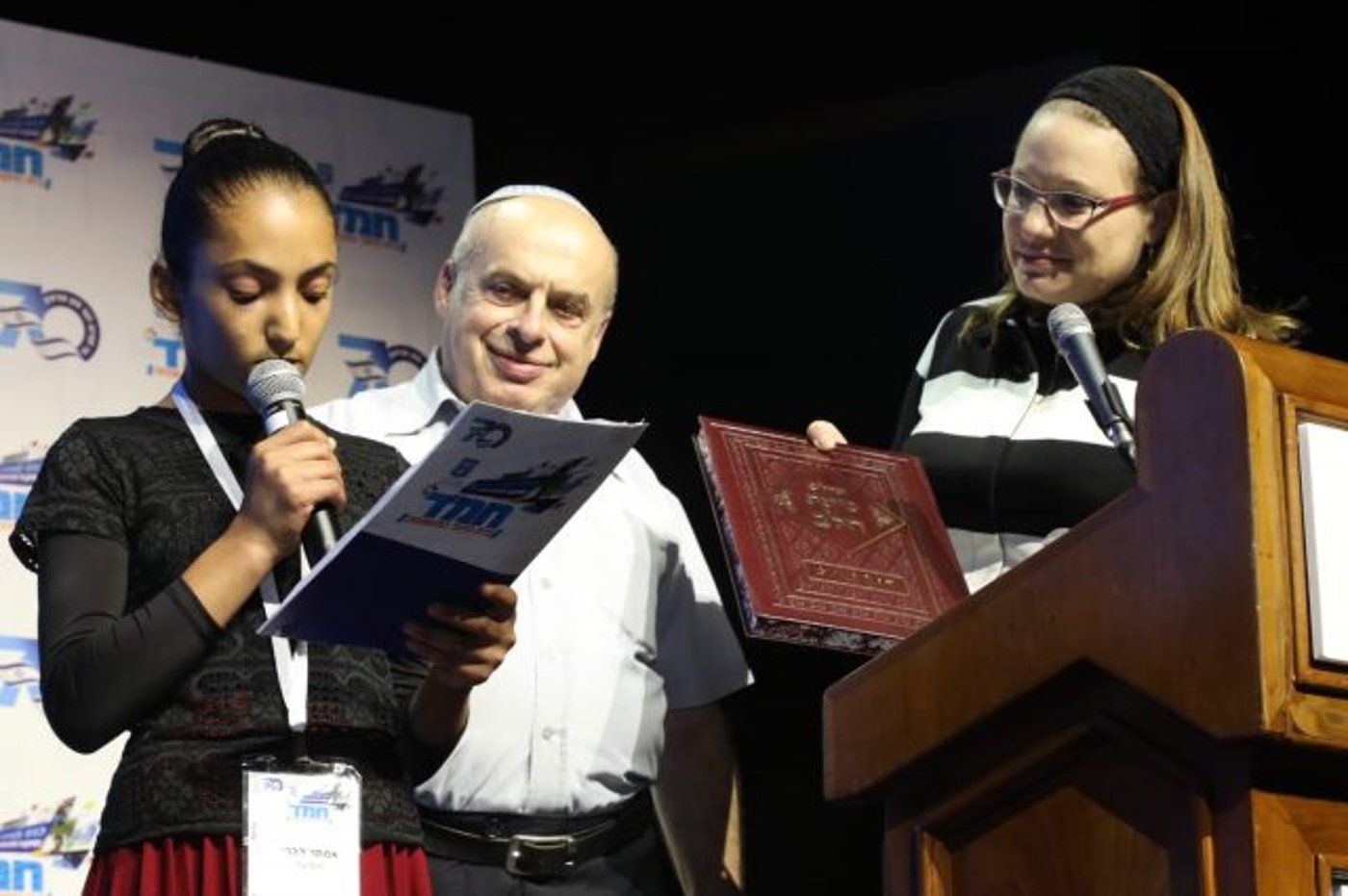 נתן שרנסקי מקבל את אות ההצטיינות
