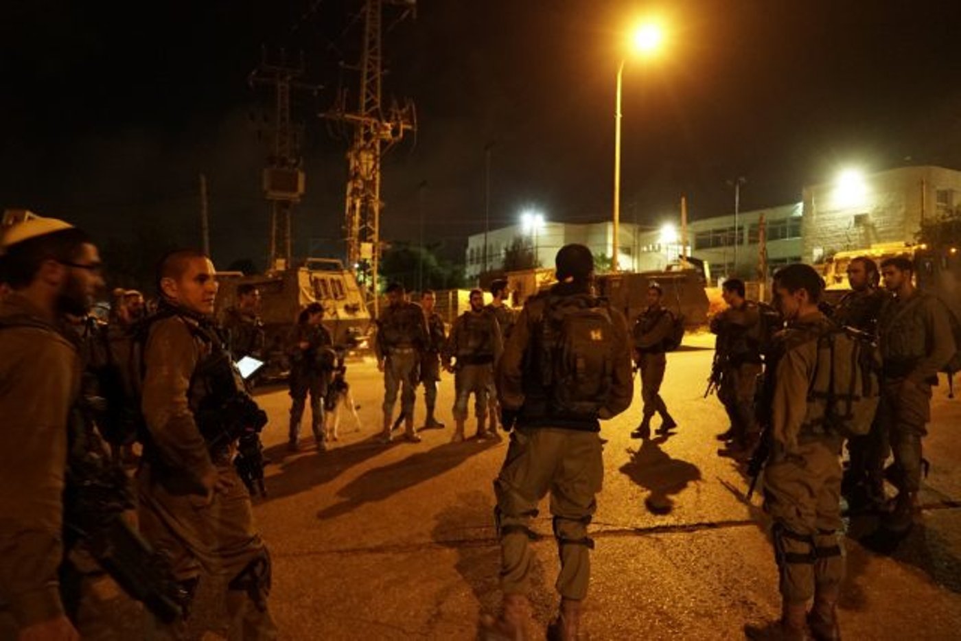 צה"ל פשט על בית המחבל; הכתר על הכפר נמשך