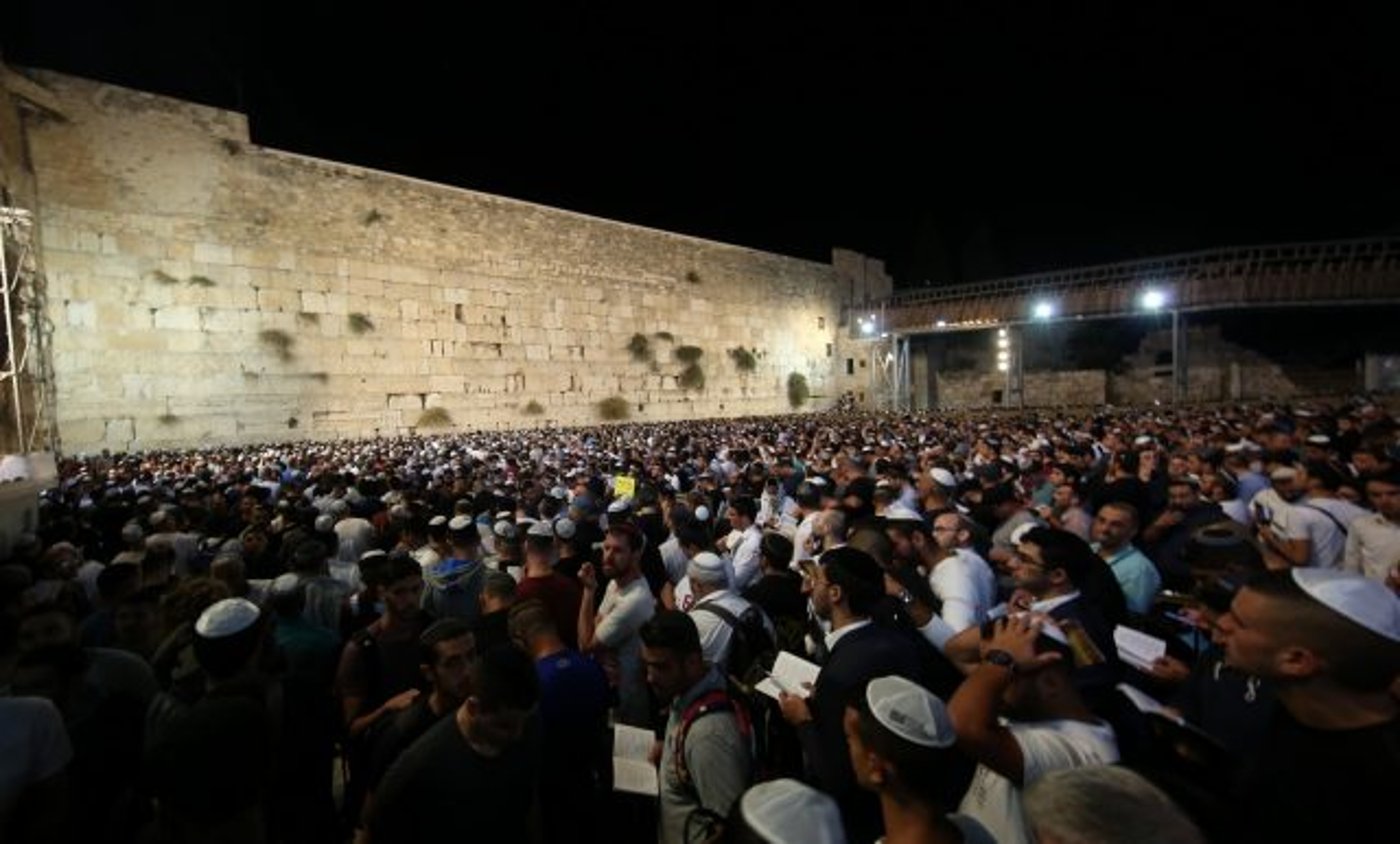 גלריית ענק: עשרות אלפים באירוע הסליחות בכותל