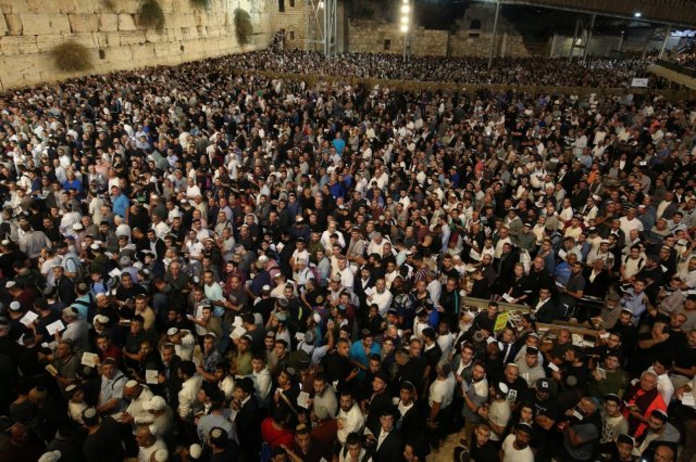 גלריית ענק: עשרות אלפים באירוע הסליחות בכותל