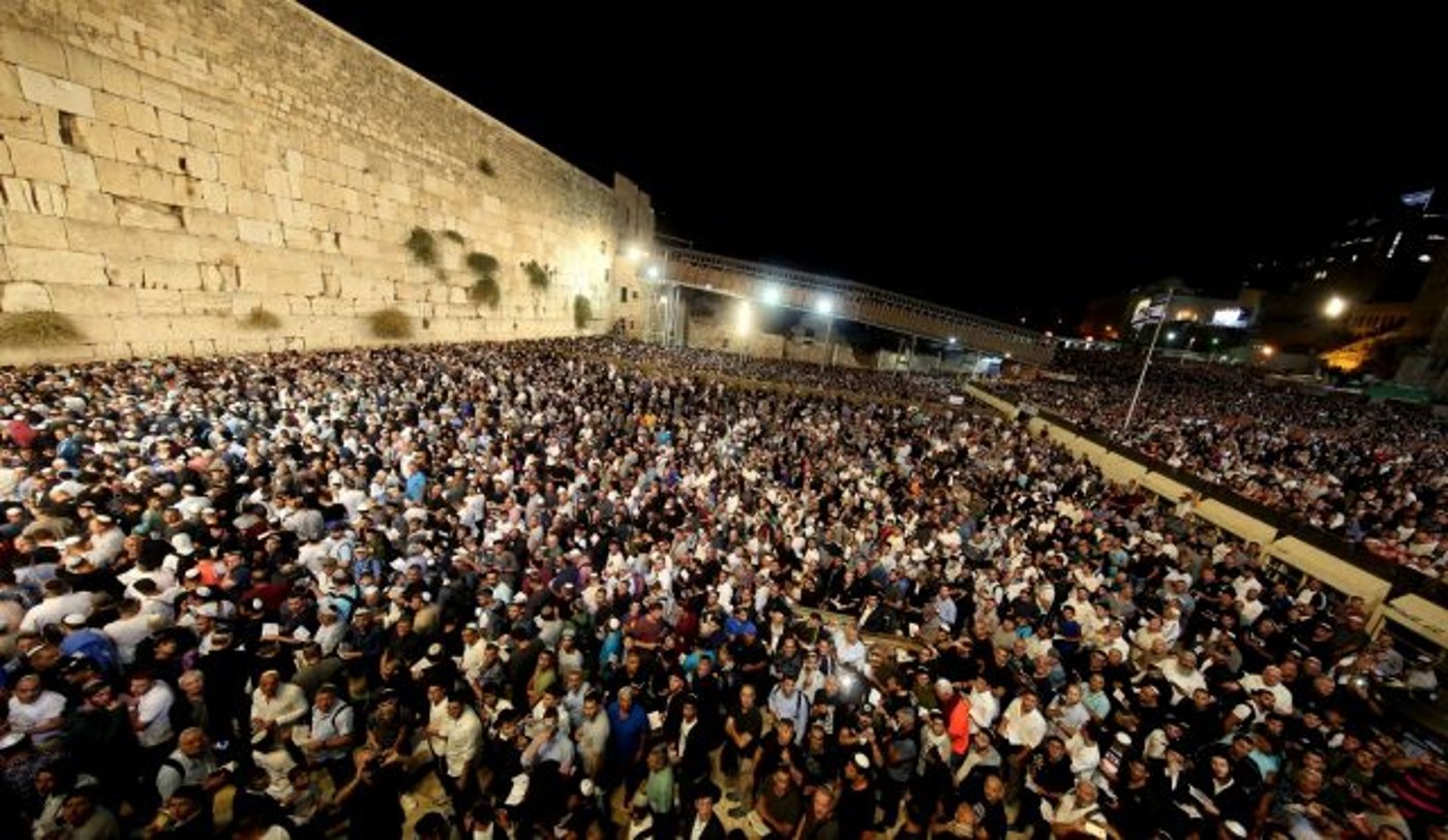 גלריית ענק: עשרות אלפים באירוע הסליחות בכותל