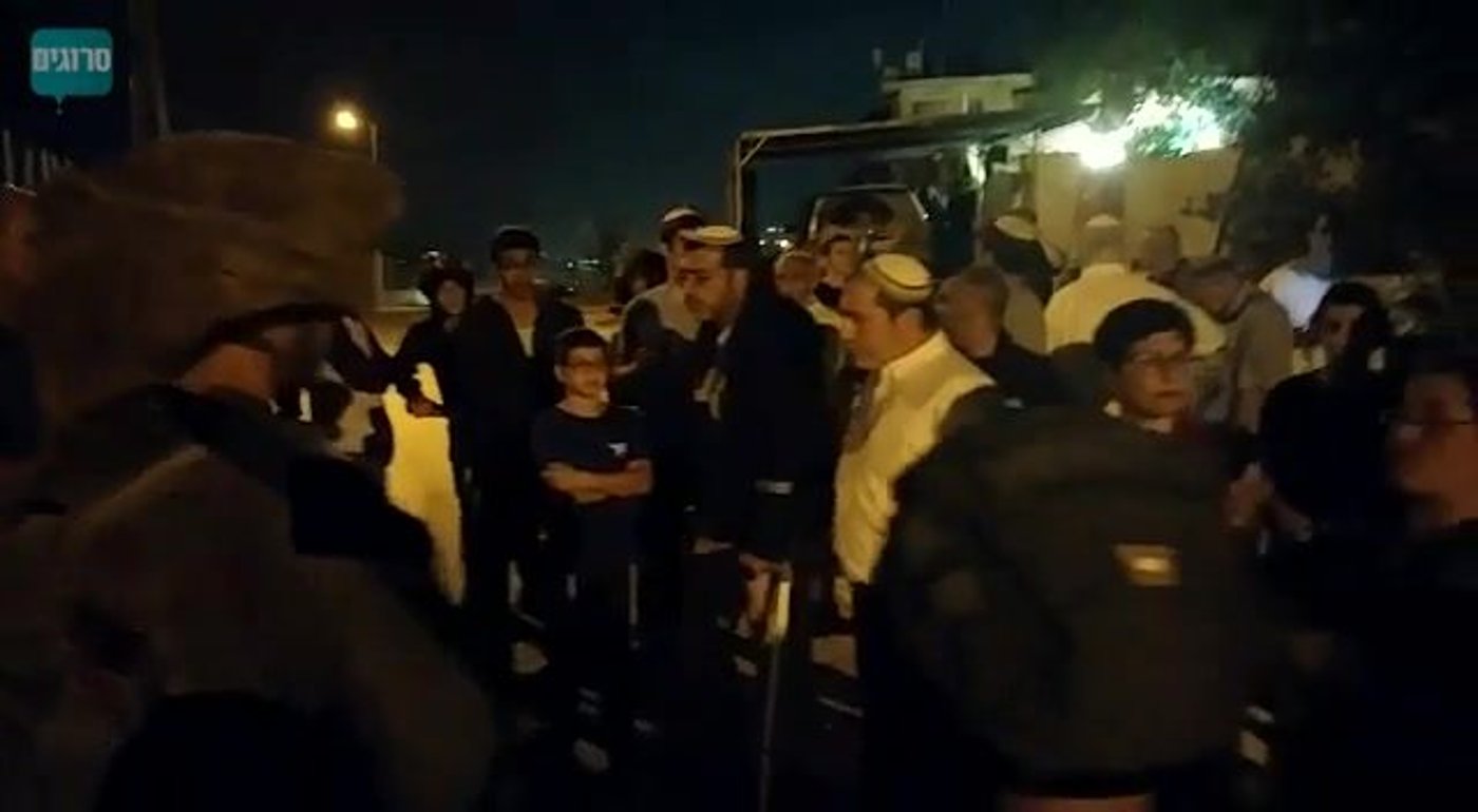 עשרות אמש בהפגנה מול הגדר