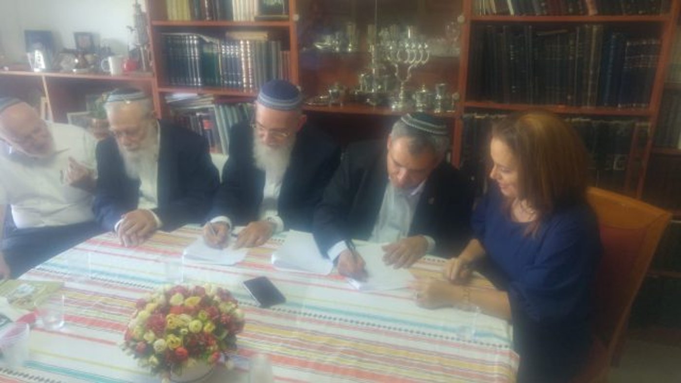 משה ואלקין חותמים