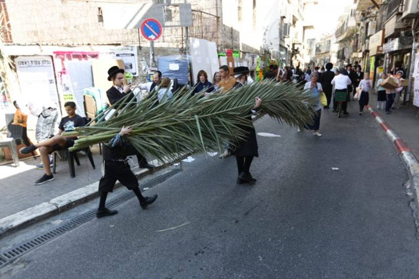 גלריה • 4 המינים ובניית סוכה: ההכנות לחג בירושלים