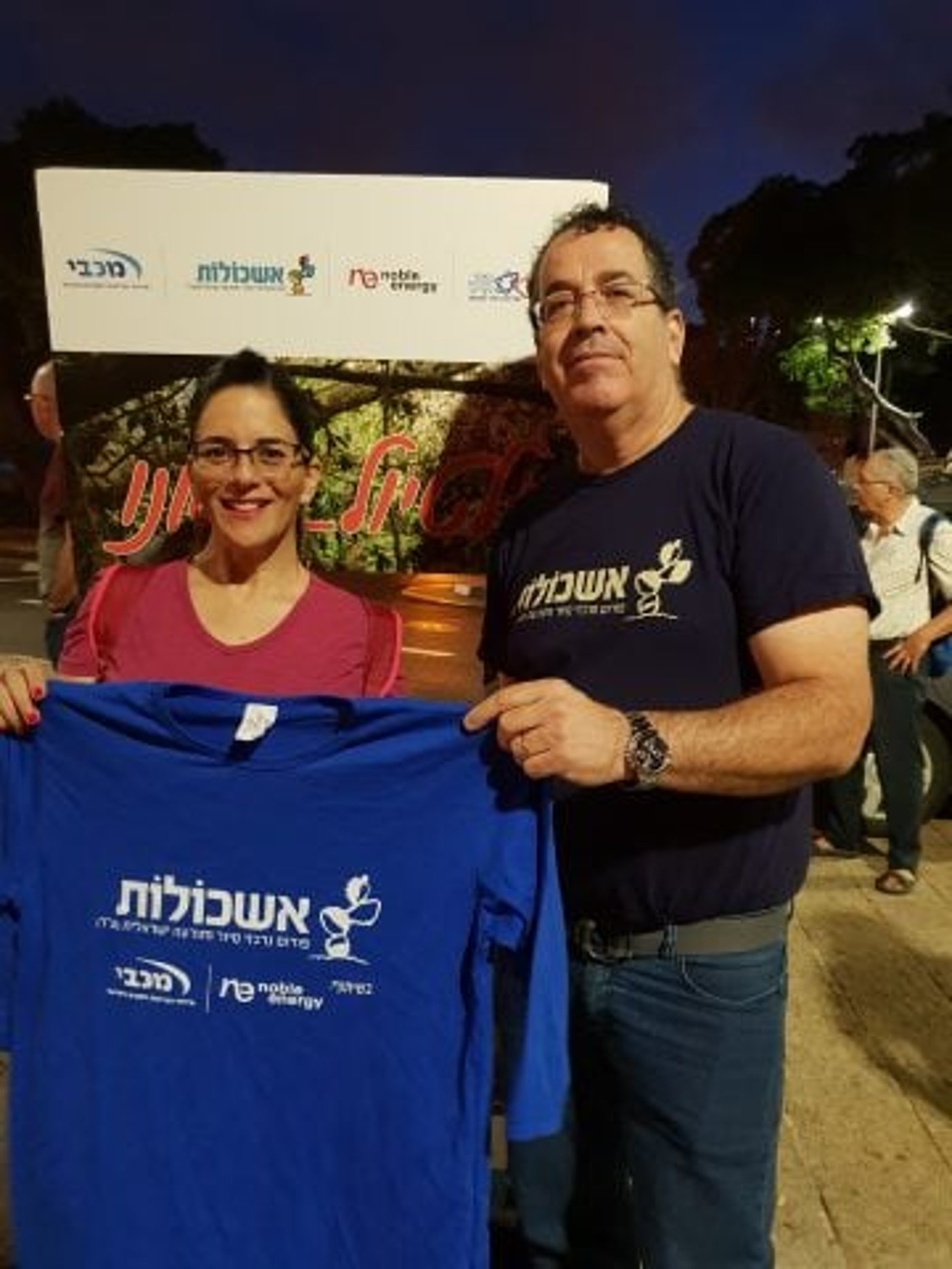 טוני כהן, ראש אגף שיווק ושירות במכבי שירותי בריאות, הצטרפה לסיור בחיפה