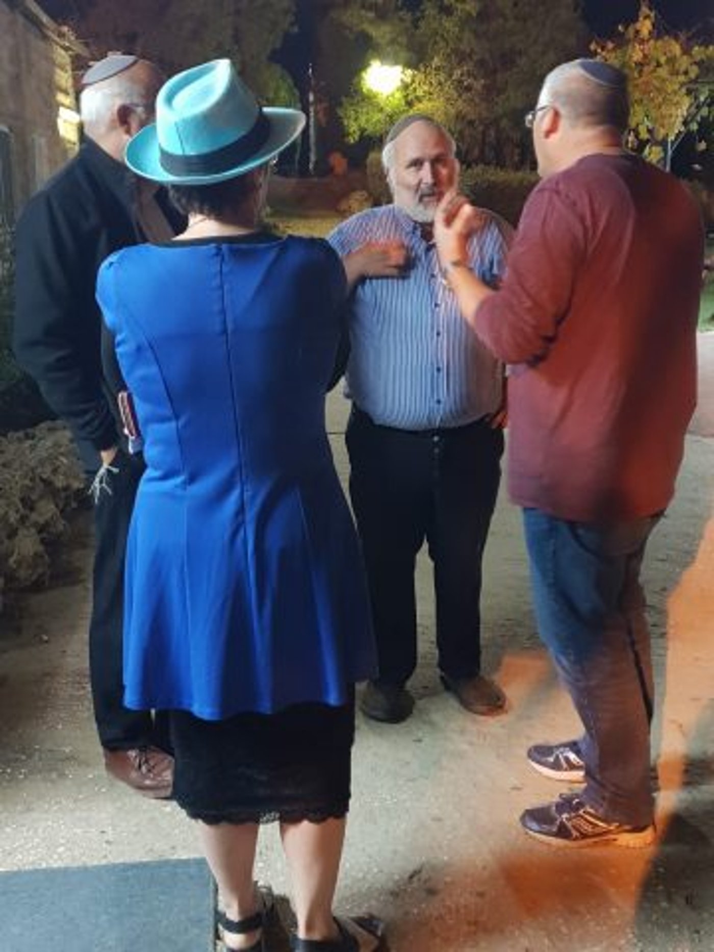 מפגן עוצמה של גנץ: מאות בכנס הבחירות המסכם