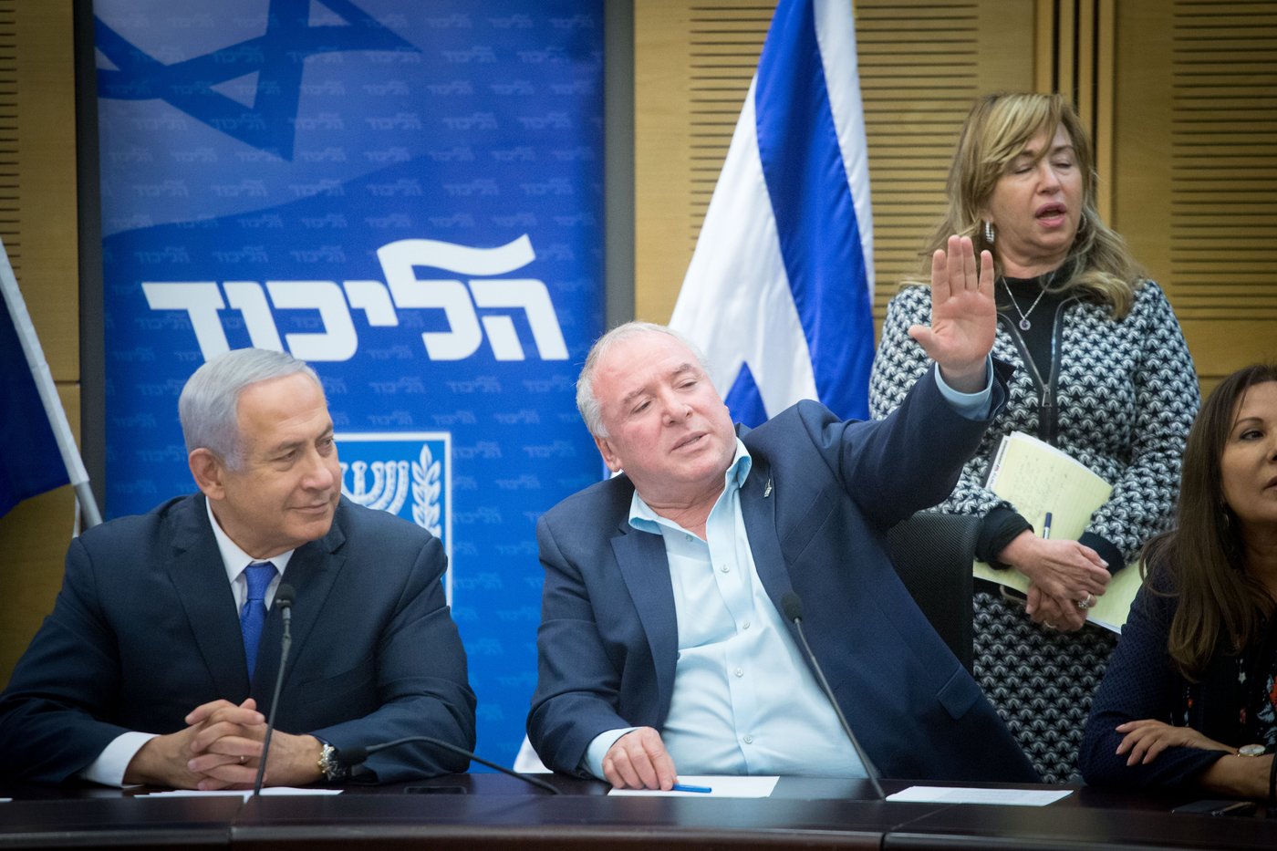 נשאר בצד. נתניהו ואמסלם