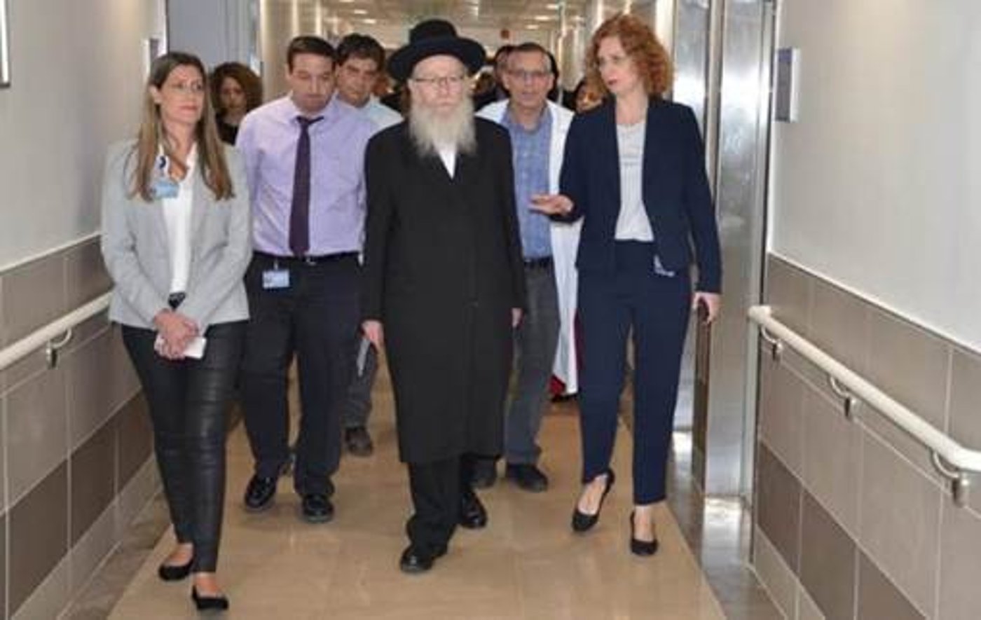 סגן שר הבריאות יעקב ליצמן ביקר במרכז הרפואי וולפסון