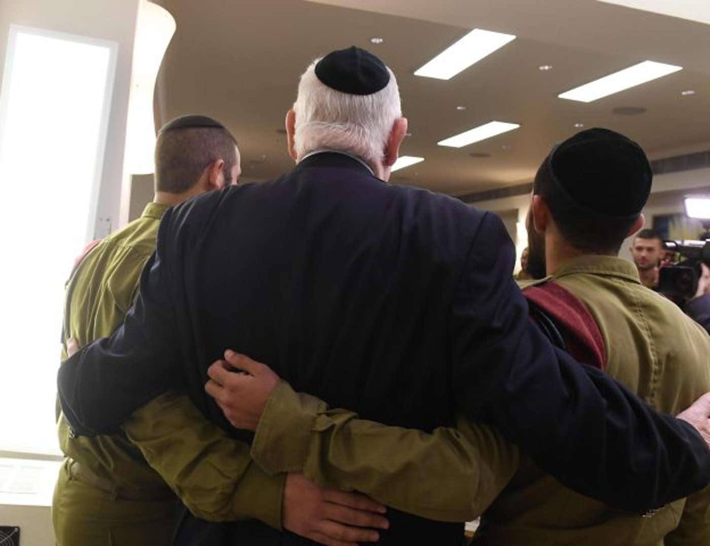 "אתם חשמונאים בני זמננו; חיילים, לוחמים, צדיקים"