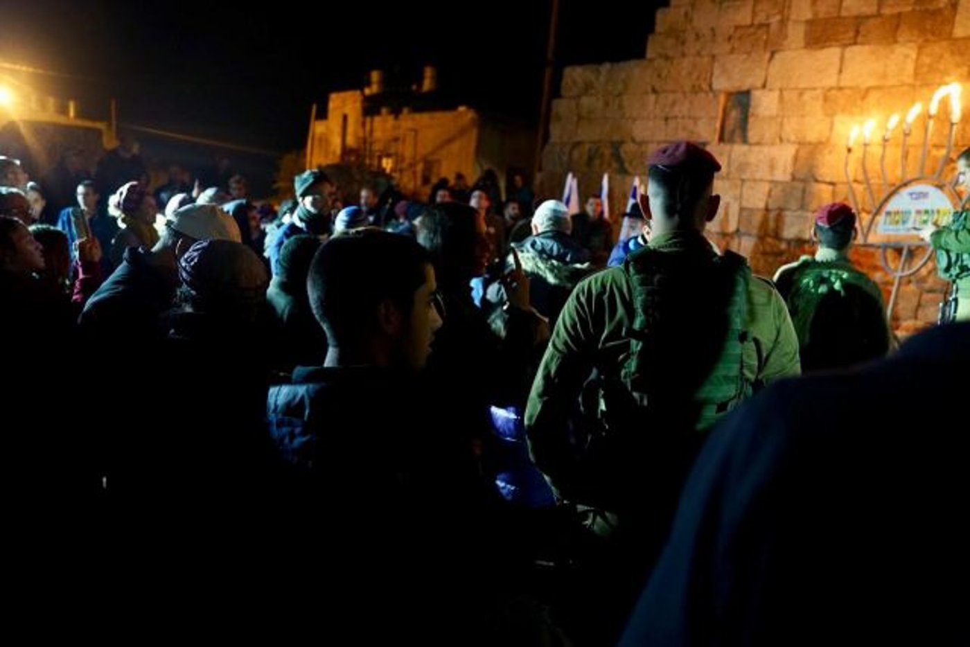 תיעוד:אלפים התפללו הלילה בקבר יוסף ובמערת המכפלה