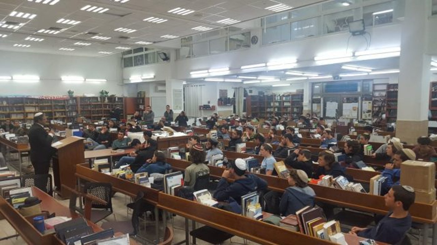 בן גביר בישיבה בדימונה