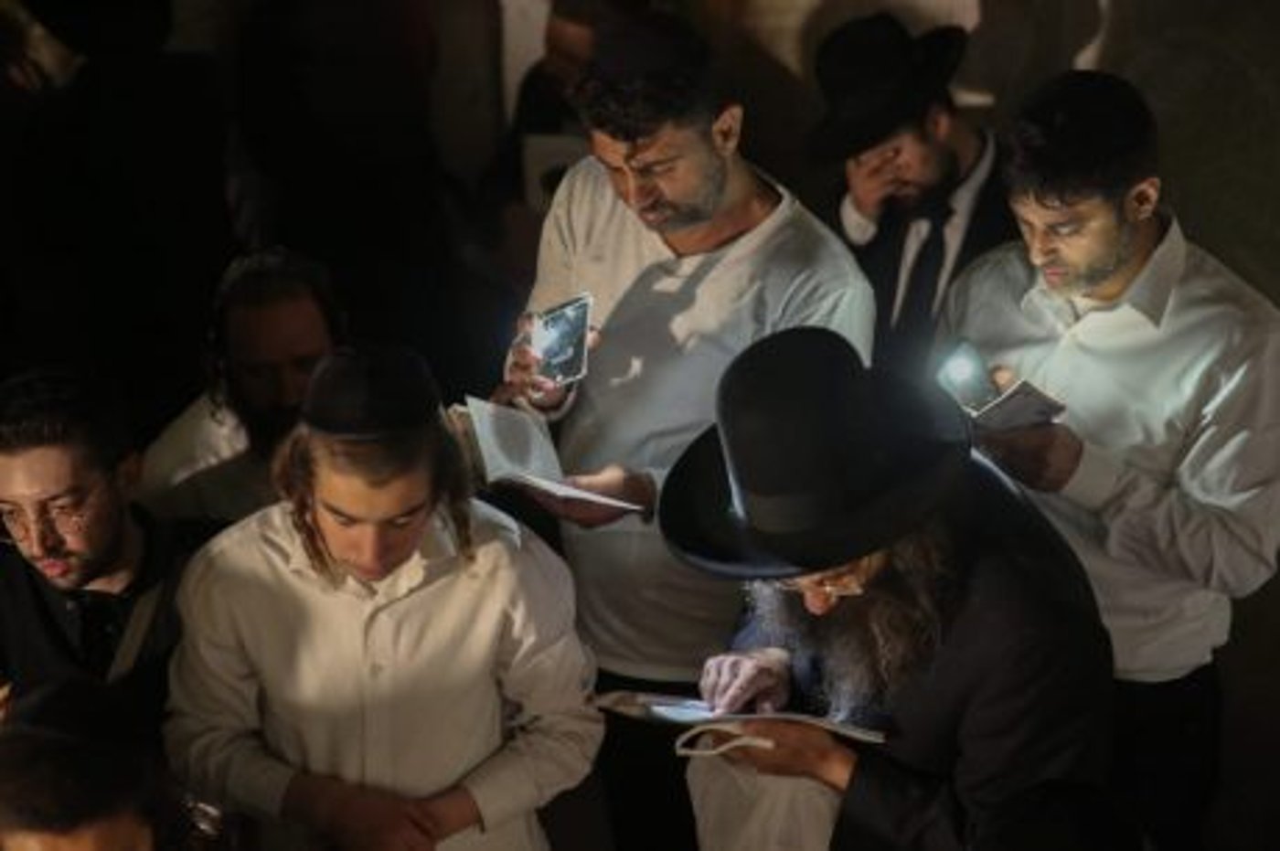 אלפים בהילולת יהושע בן נון בשומרון