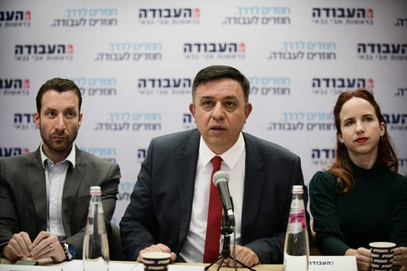 הסכינים נשלפים: פריימריז בעבודה כבר בנובמבר