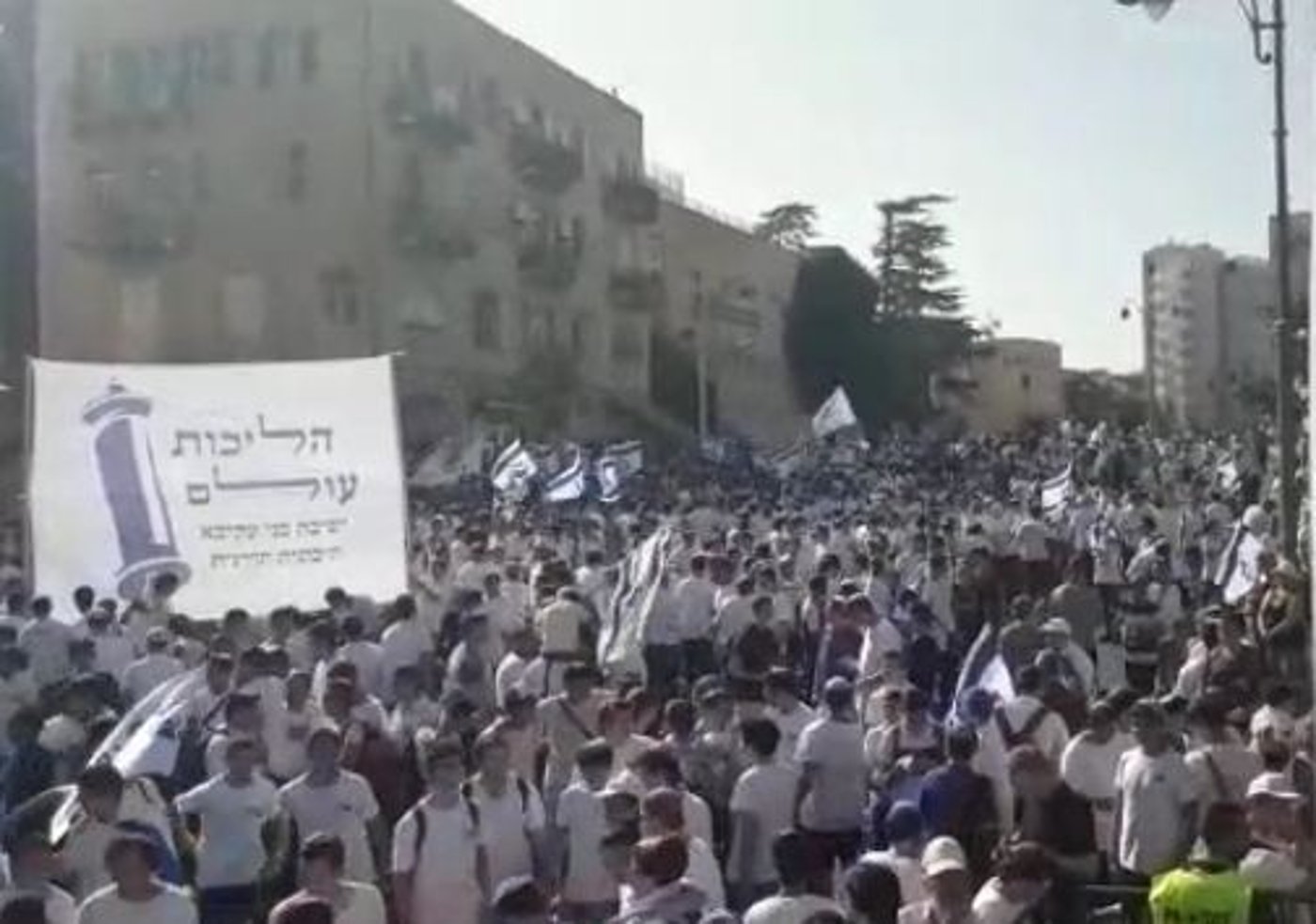 עשרות אלפי סרוגים בריקוד הדגלים בירושלים. צפו
