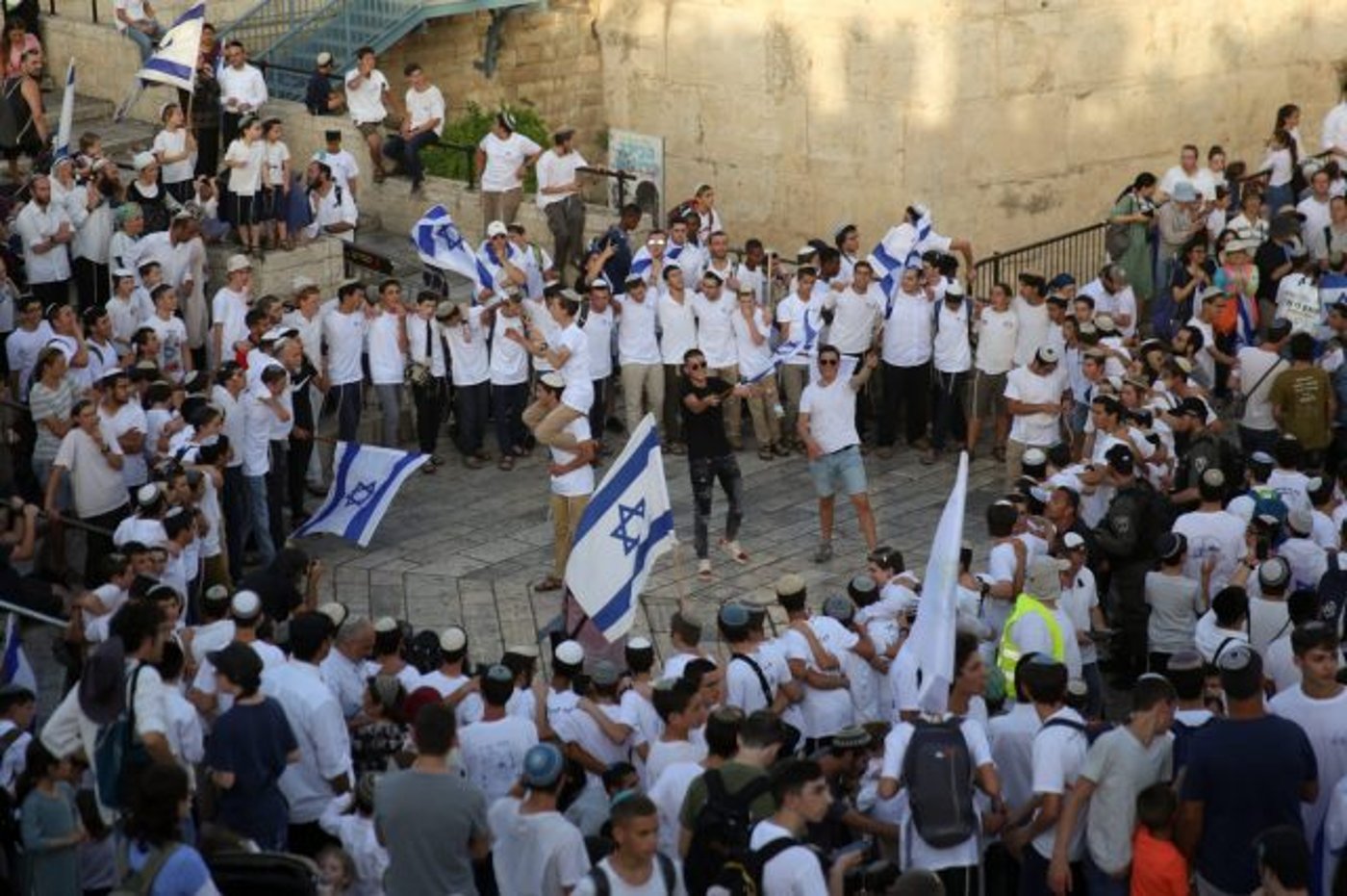 גלריית ענק: רבבות חגגו בריקוד הדגלים. תיעוד